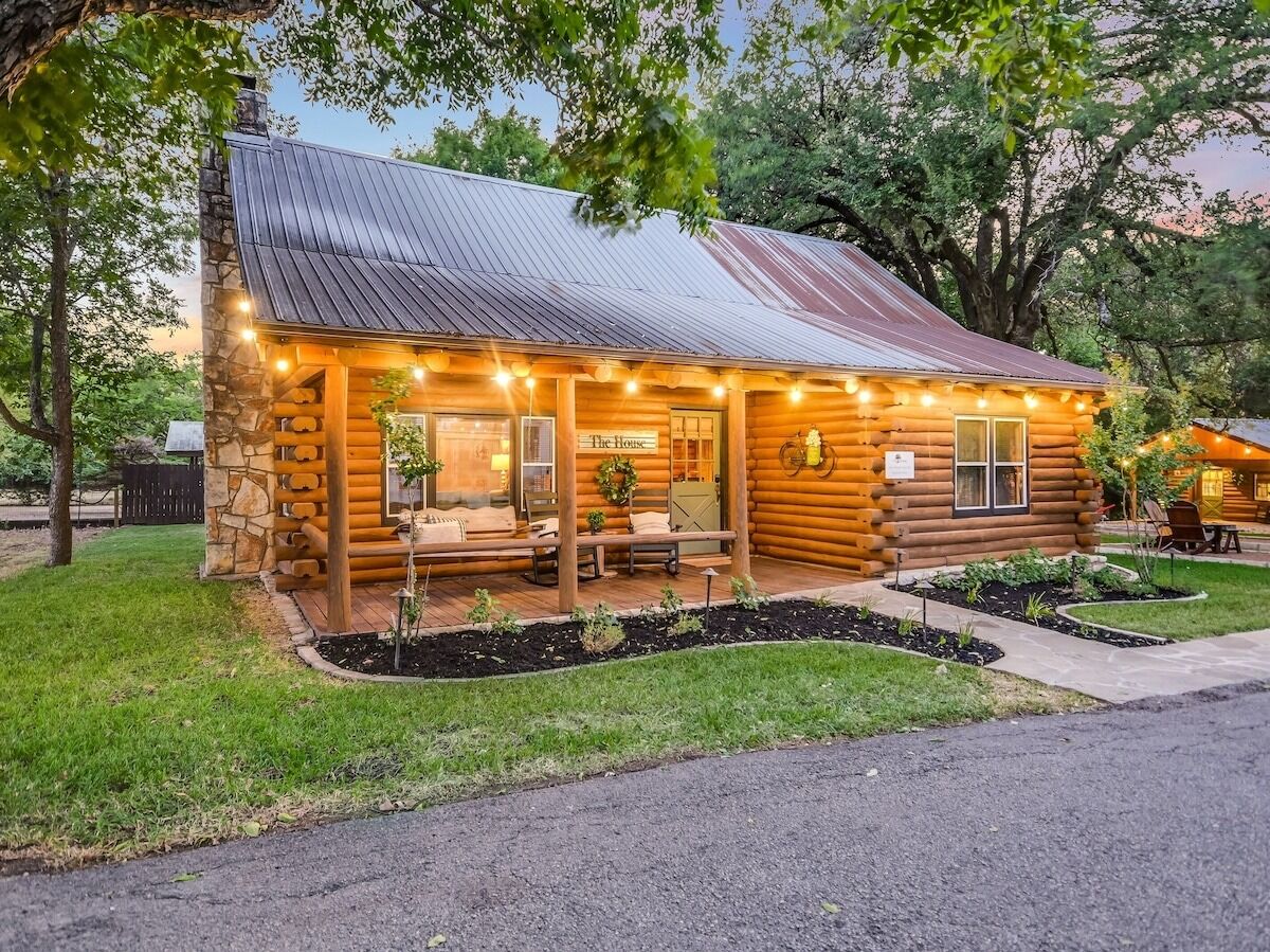 Picture of Cabins On The Square