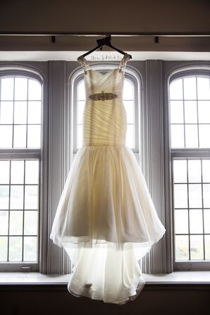 Elegant Mermaid-Style Wedding Dress With Straps