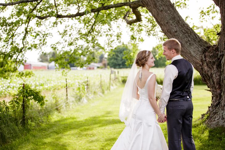 A mint green and heather gray palette accented with blush and gold set the soft, romantic tone that Bridget Blaylock (21 and a college student) and Er