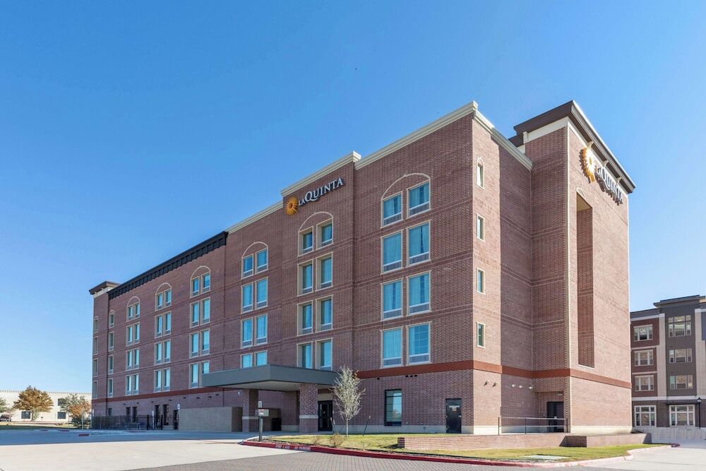 Picture of La Quinta Inn & Suites by Wyndham Dallas - Frisco Stadium