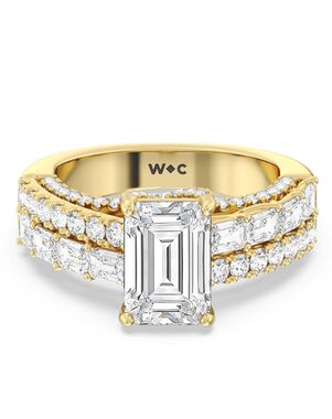 With Clarity Emerald, Round, Oval Cut Engagement Ring