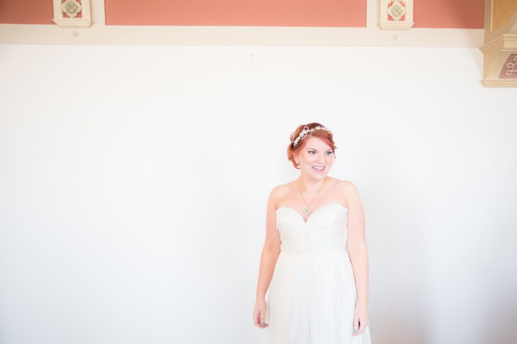 White Strapless Wedding Dress With Sweetheart Neckline