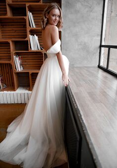 Olivia Bottega Minimalist Tulle Wedding Dress Klouzi 2 A-Line Wedding Dress
