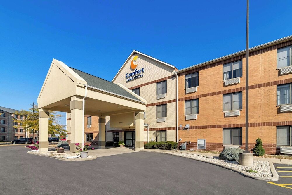Picture of Comfort Inn & Suites near Tinley Park Amphitheater