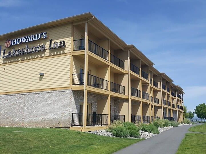 Picture of Howard's LakeShore Inn