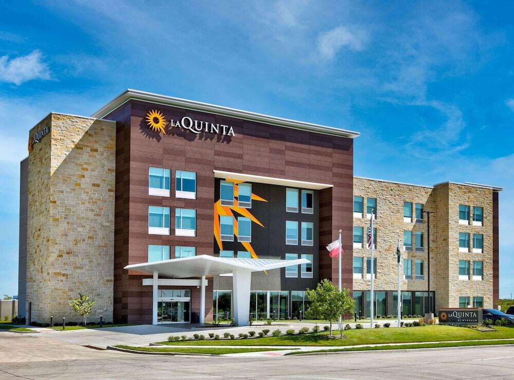 Picture of La Quinta Inn & Suites by Wyndham Terrell