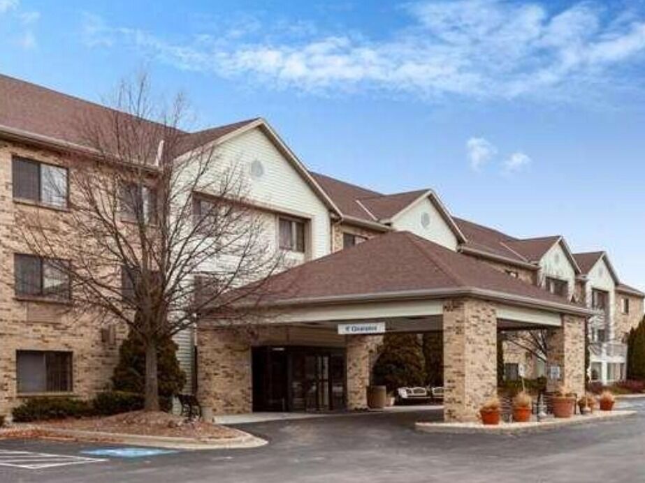 Picture of La Quinta Inn & Suites by Wyndham Milwaukee Delafield