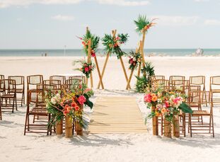 Averi and Ray initially dreamt of tying the knot with a destination wedding in Maui, Hawaii. However, when the pandemic forced the couple to pivot the