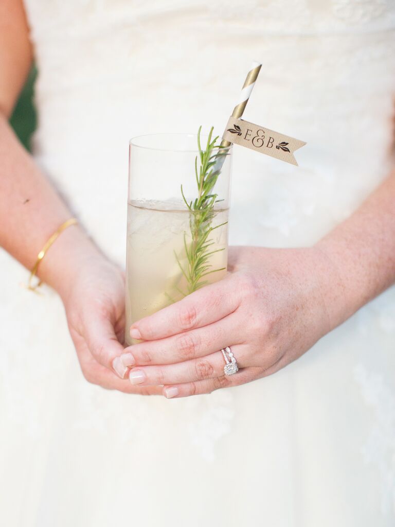 Фирменный свадебный напиток Gin Fizz