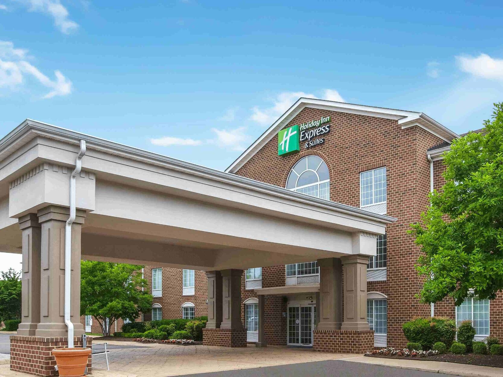 Picture of Holiday Inn Express & Suites Warrenton, an IHG Hotel