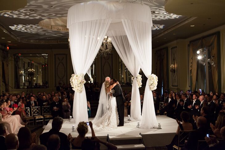 Glamorous Wedding Ceremony in the Round