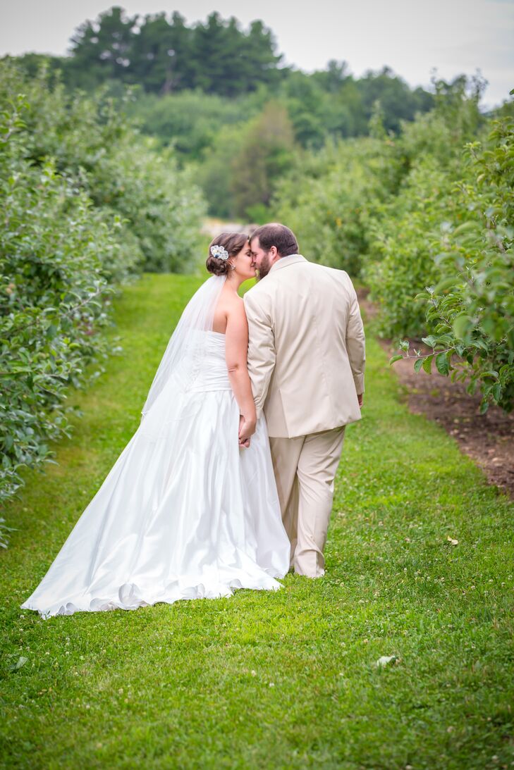 When Emily Butterfield (29, elementary school teacher) met Nicholas Gagnon (30, brewer) through her college roommate (who happens to be Nick's cousin)