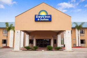 Picture of Days Inn & Suites by Wyndham Conroe North