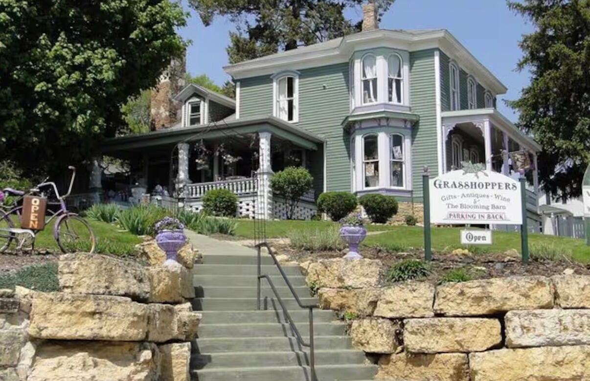 Picture of LeClaire River Chateau and Loft