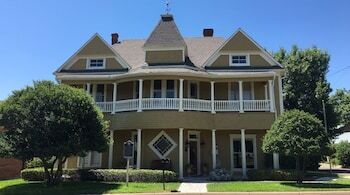 Picture of Captain's House On The Lake