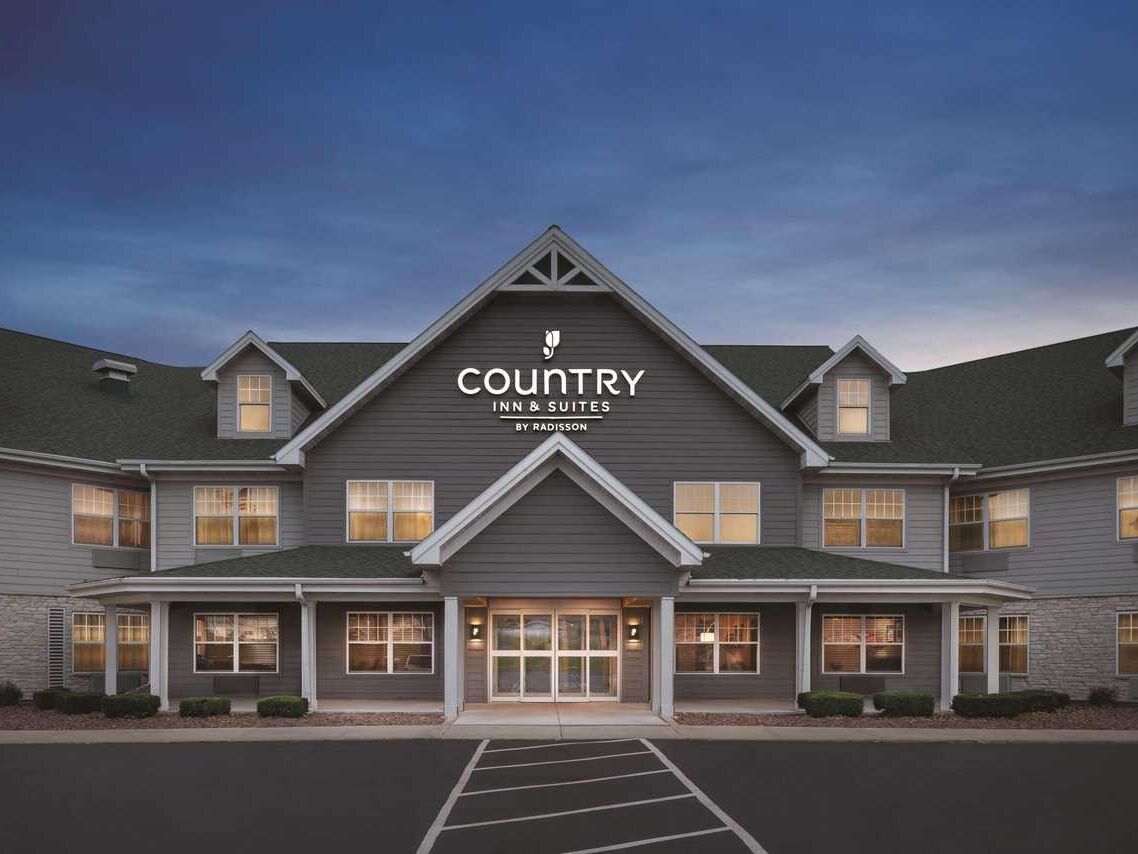 Picture of Country Inn & Suites by Radisson, Germantown, WI
