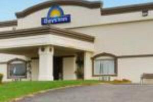 Picture of Days Inn by Wyndham Bellville Mansfield