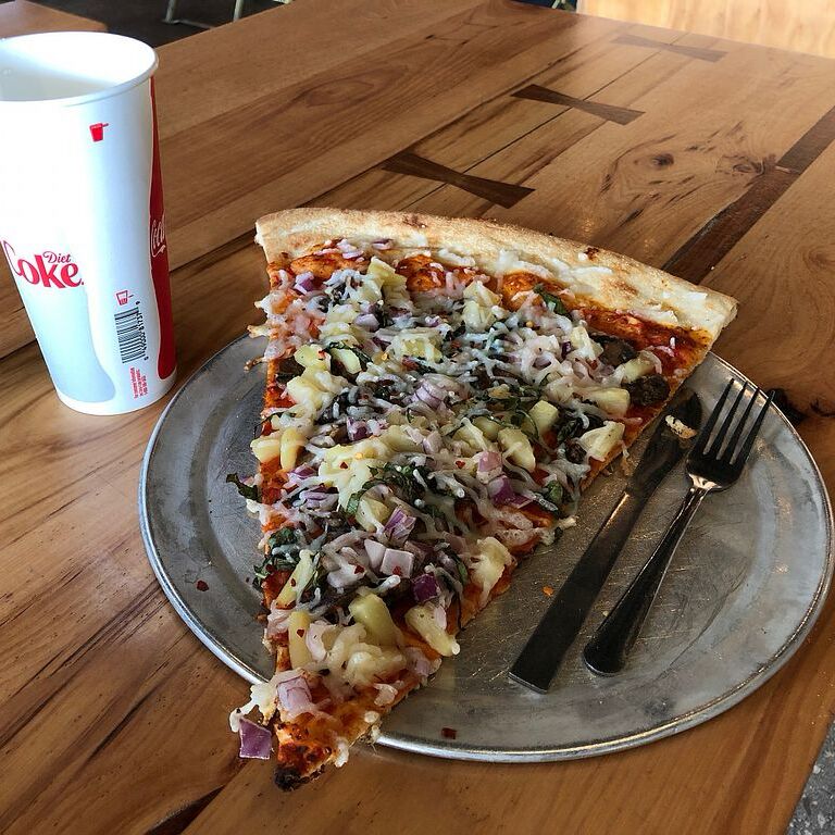 Picture of Lazy Moon Pizza