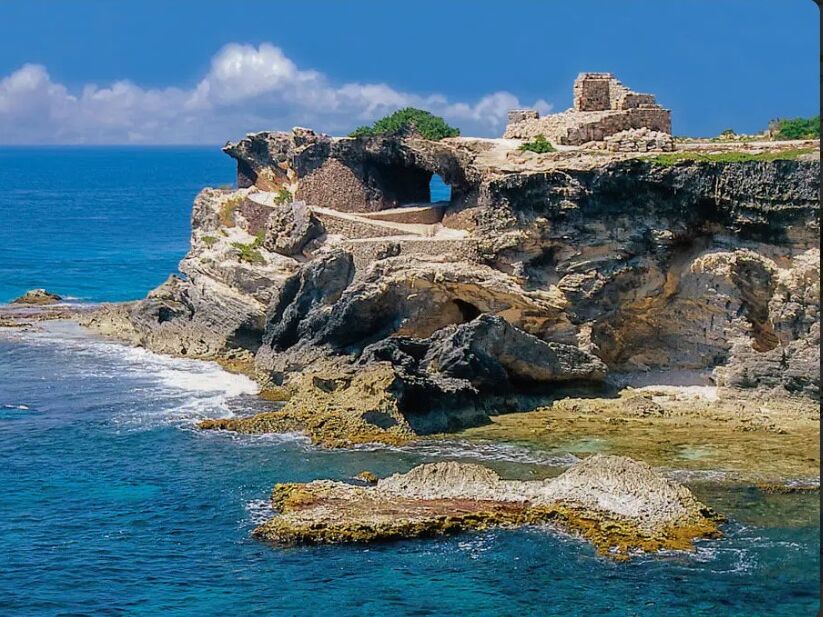 Picture of Cliff of the Dawn  / Punta Sur