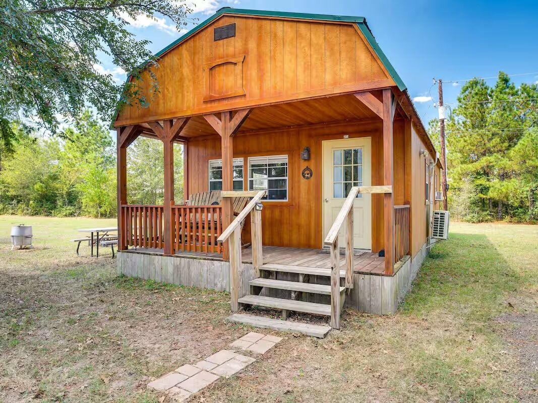 Picture of Entire cabin in Plantersville, Texas