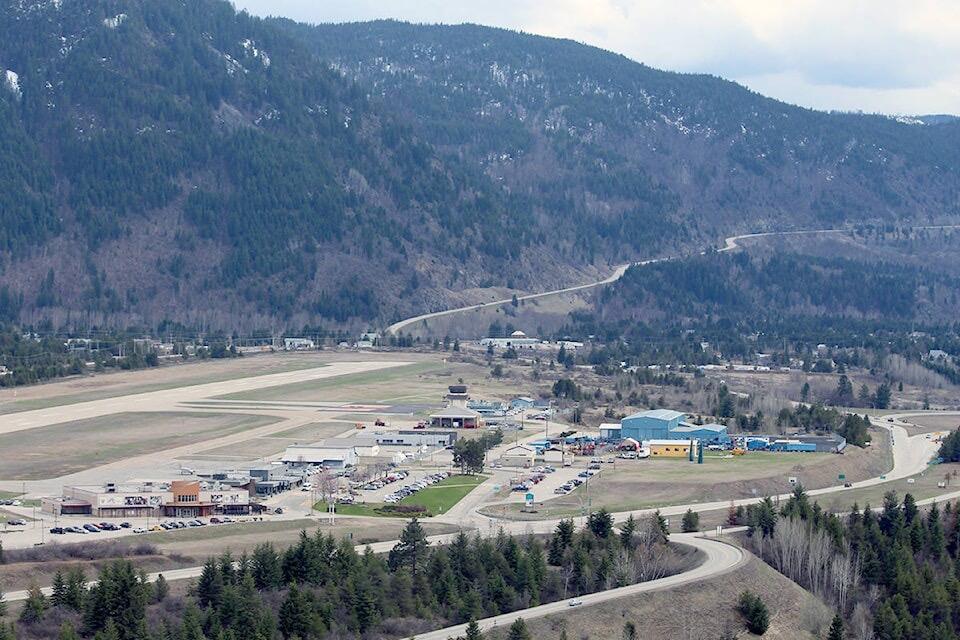 Picture of West Kootenay Regional Airport (YCG)