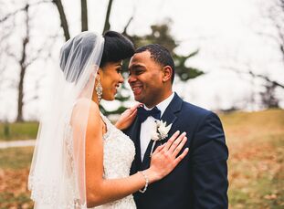 The venue’s existing chandeliers and massive fireplace set the tone for Porsha Canales (27 and an HR coordinator) and Michael Flores’s (32 and a New Y