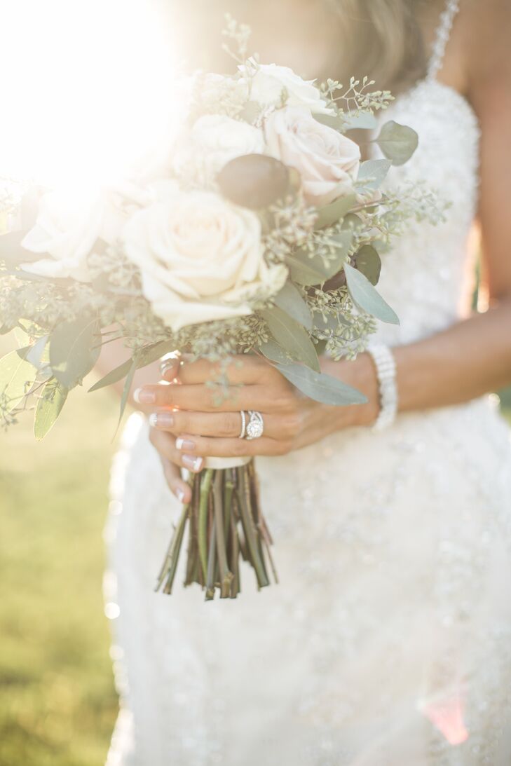 Italia's bouquet was kept simple to match the rustic, elegant theme.