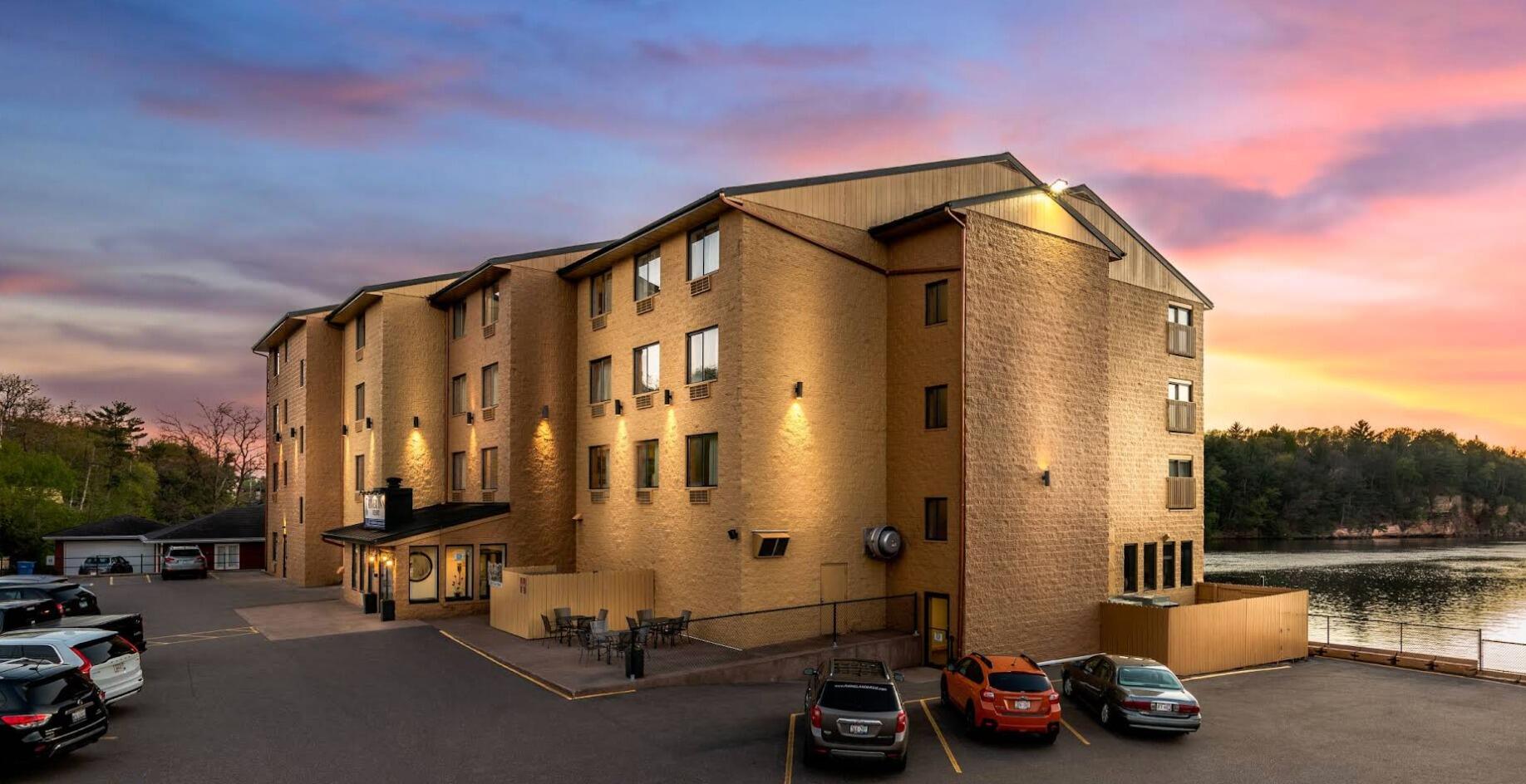 Picture of The VUE Boutique Hotel & Boathouse