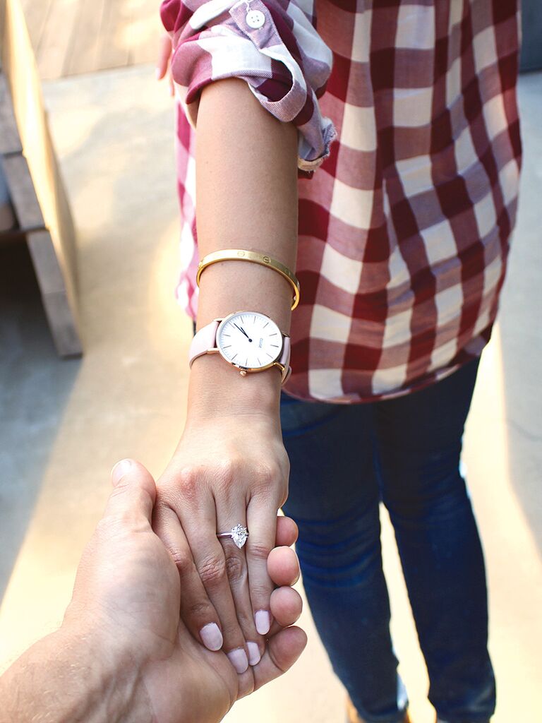 Engagment ring selfie idea 