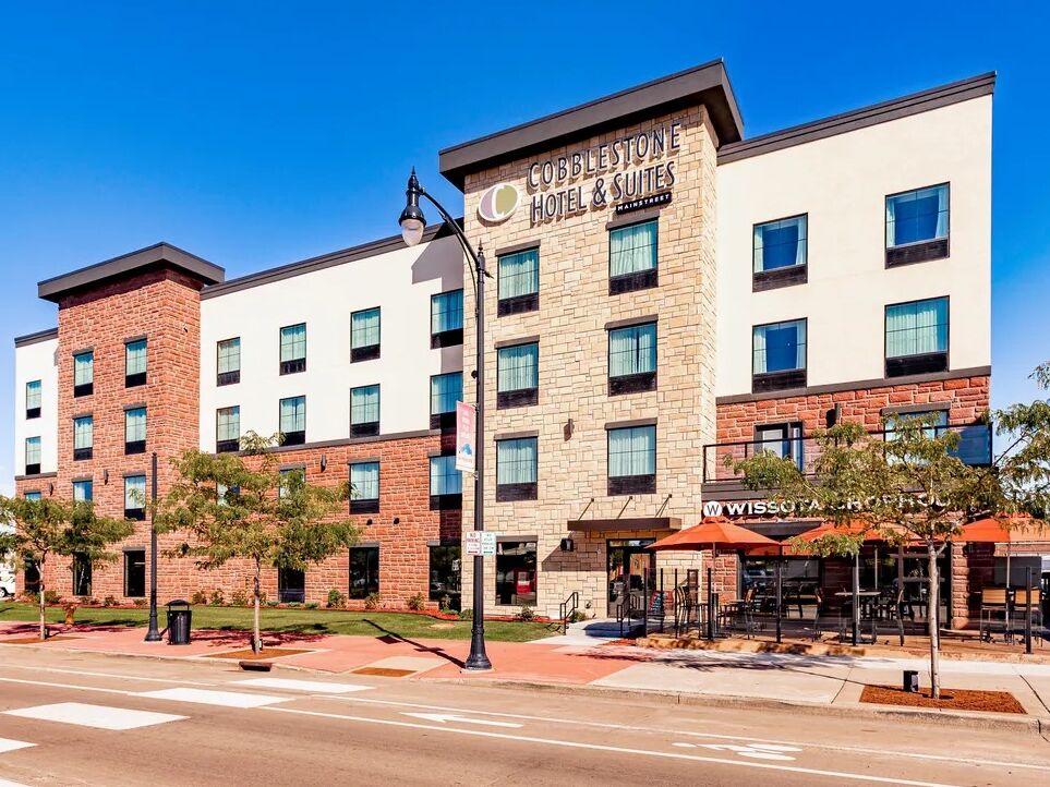 Picture of Cobblestone Hotel & Suites - Janesville