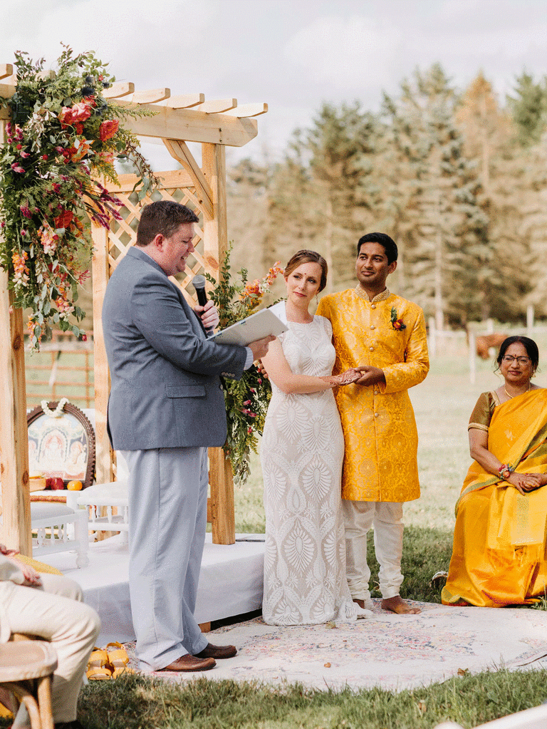 Bride, groom, and guest in Hindu wedding ceremony order.