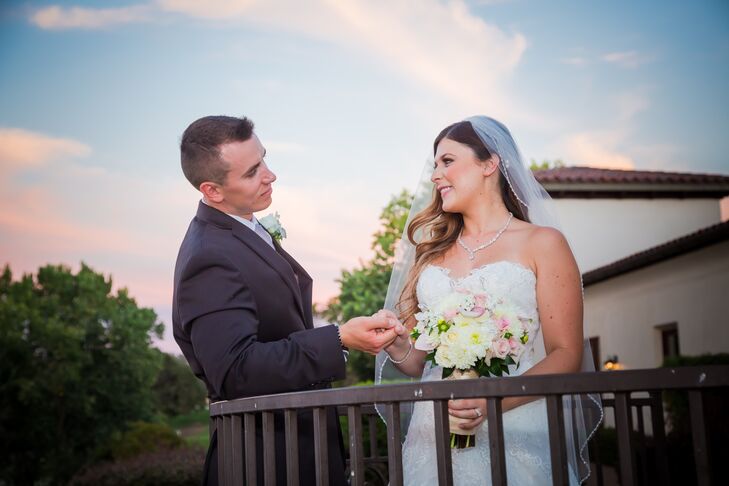 The open lawn space and the grand ballroom at Catta Verdera Country Club in Lincoln, California, sets a romantic ambience for an indoor-outdoor occasi