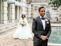 Couple during first look.