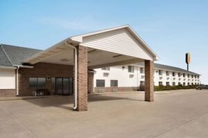 Picture of Super 8 by Wyndham Bethany MO