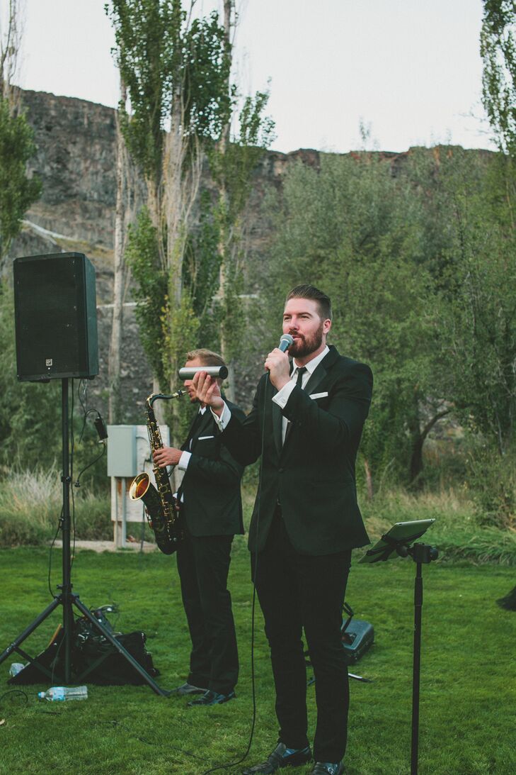 The lead singer of Golden Standard sang Jack Johnson's "Better Together" throughout the ceremony as Elle and Kalen had their private moment apart from the rest of the guests.