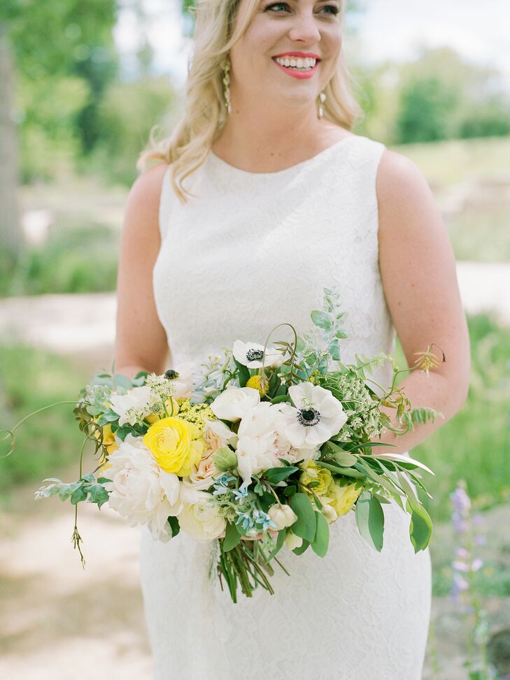 Classic Bouquet with Ranunculus, Anemones and Leaves