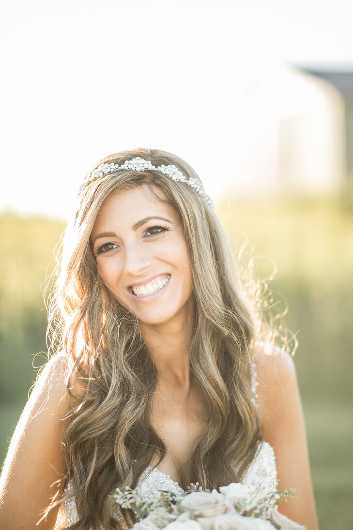 Italia kept her style simple with her hair down and a pearl and rhinestone headpiece by Erica Kouselar.