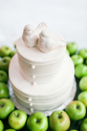 Vintage-Inspired Wedding Cake With Bird Toppers