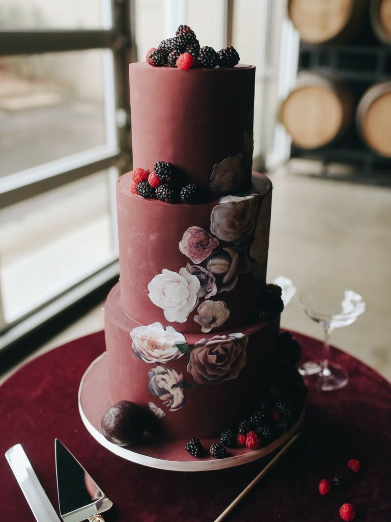 Dramatic burgundy wedding cake for your moody wedding