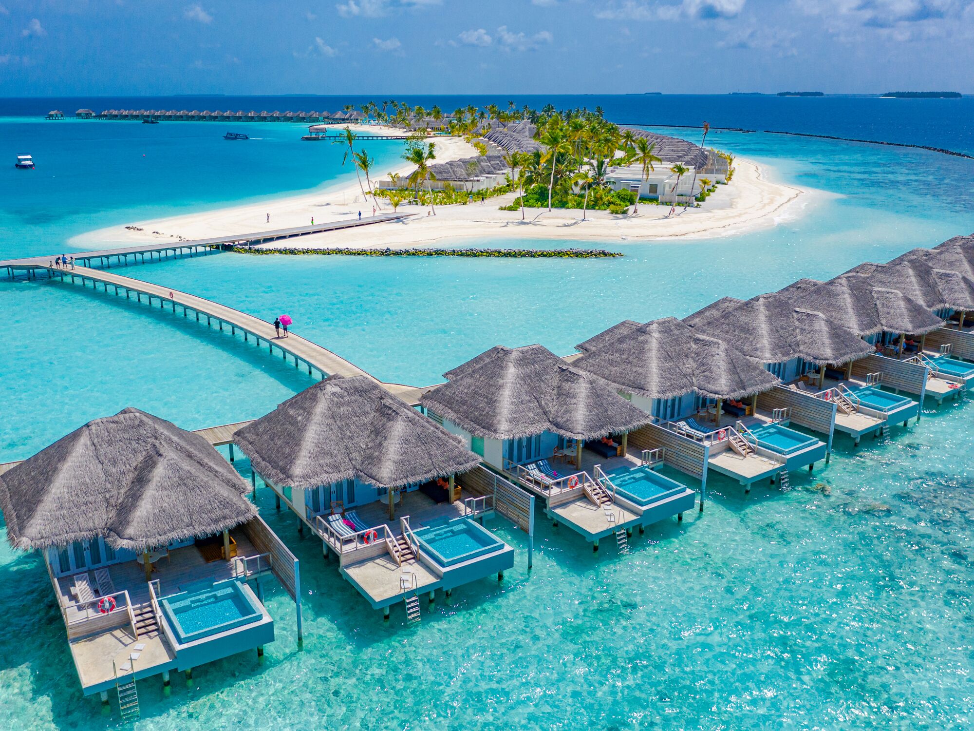 Romantic Resorts In Maldives, Paris and Dubai