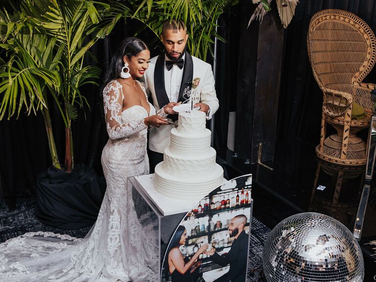 wedding cake cutting