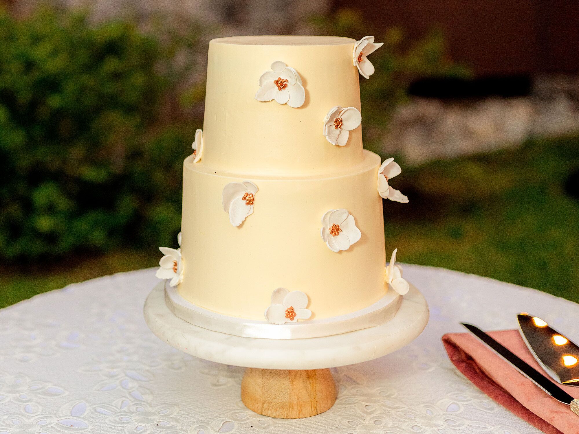 Unconventionally Beautiful - Black and Gold Wedding Cakes 