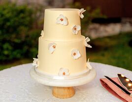 Yellow bridal shower cake, best bridal shower cakes 2023. 