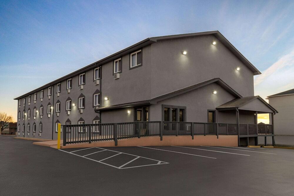 Picture of Super 8 by Wyndham Columbus/Edinburgh