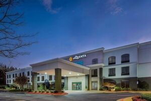 Picture of La Quinta Inn & Suites by Wyndham Kennesaw