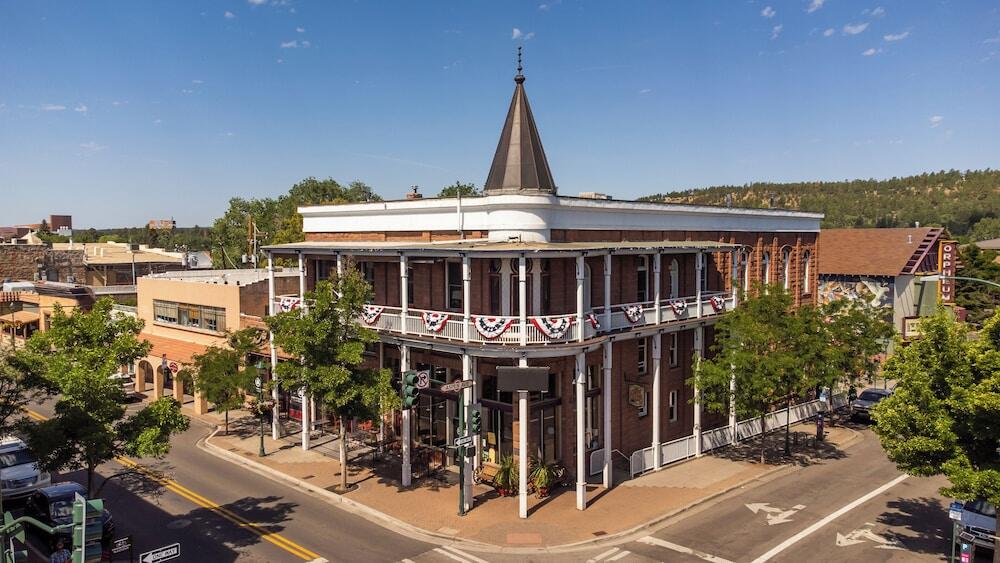 Picture of Weatherford Hotel