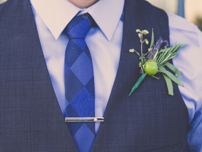 Geometric tie men's fashion wedding trends 2023. 