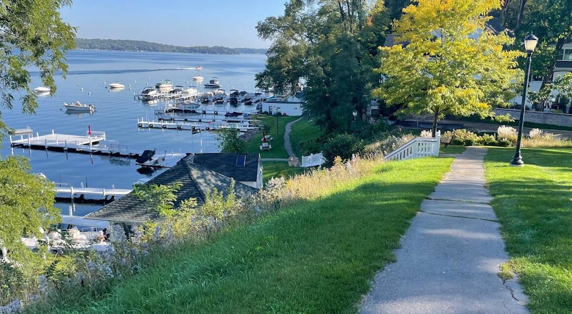 Picture of Lake Geneva Shore Path