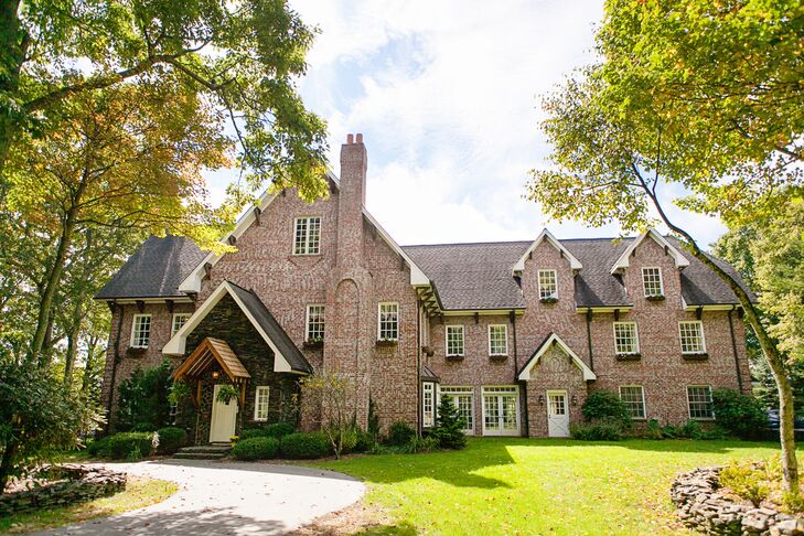 Edith Eli rented the Twickenham House, which accommodated their 60 guests for a three-day weekend celebration.