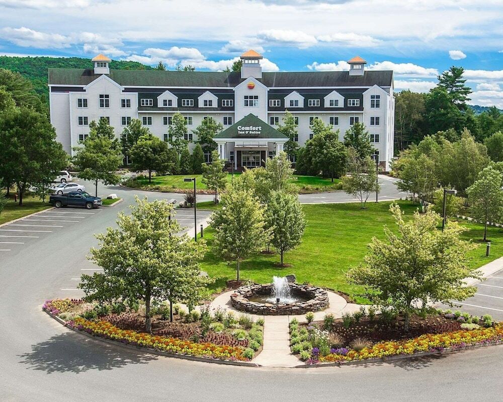 Picture of Comfort Inn & Suites Near Burke Mountain